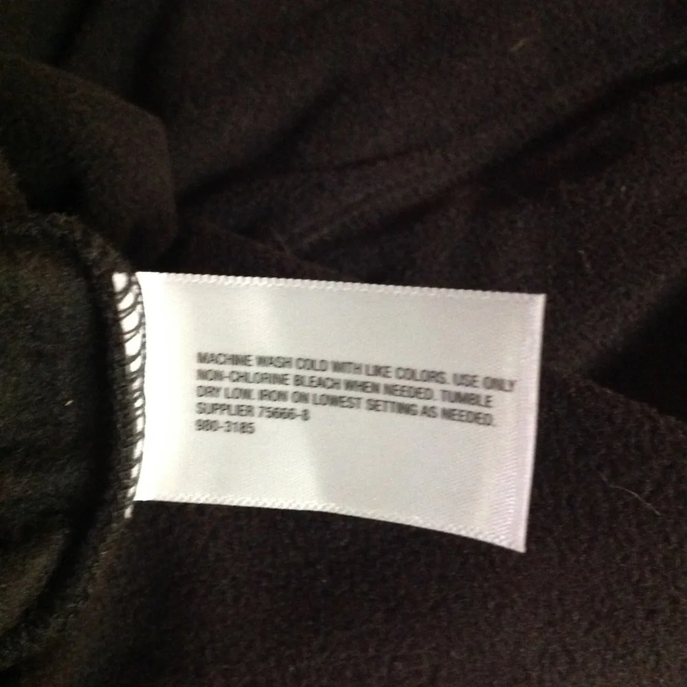 Women's black, 1/4 zip front, long sleeved size 2x - Picture 6 of 6